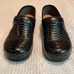 Dansko size 40 clogs